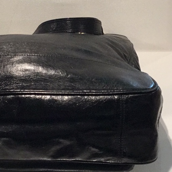 🌻Coach Large Leather Poppy Tote with large front pocket, three sections. - Picture 9 of 16